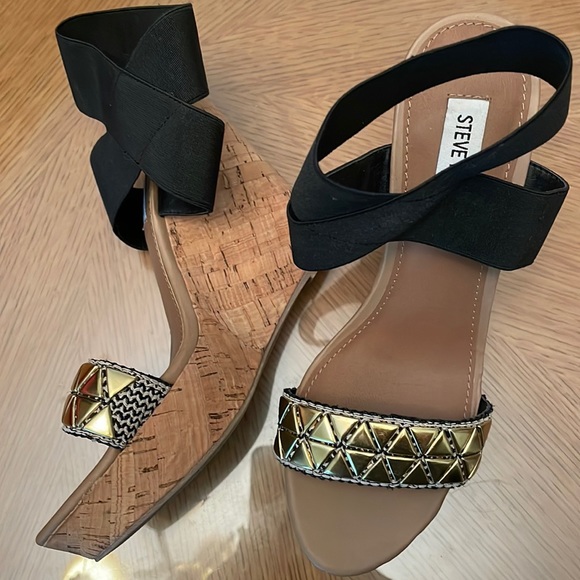 STEVE MADDEN - Black & Gold Detail Wedges - 8 ✨ - Picture 1 of 4